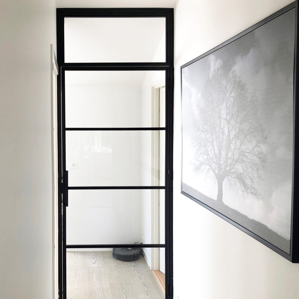 Smijernsdør-svart-metalldør-med-glass-glassdør-interiør-fransk-dør-dominius